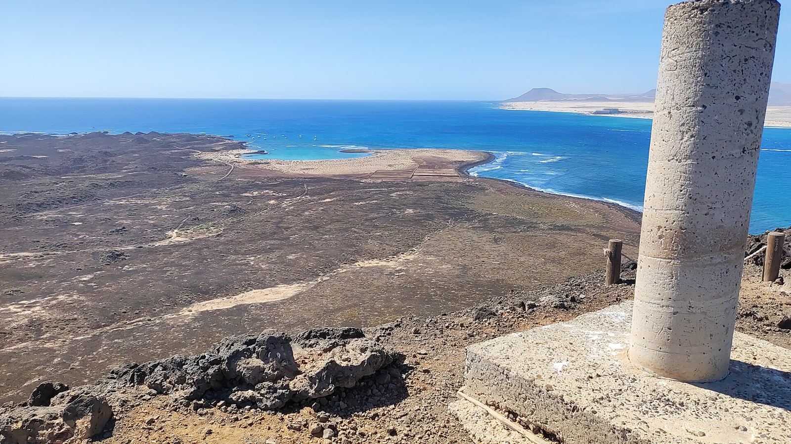 Isla de Lobos circular trail seen from the La Caldera viewpoint